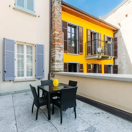 R Oleandro House
